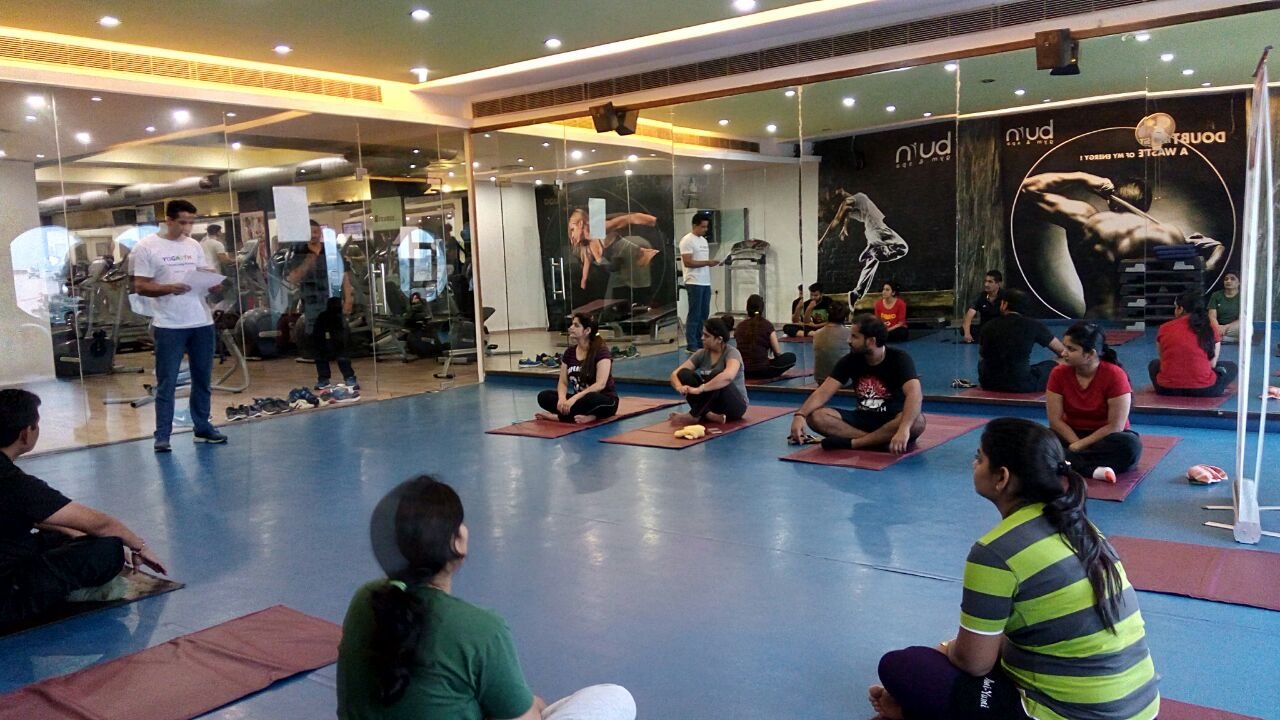 Group Past Life Regression - Yogi Jnana Param explaining, what to expect from this meditation