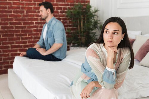 How to handle divorce stress Gracefully? - 01 3 couple worried family breakup 23 2148548569 1